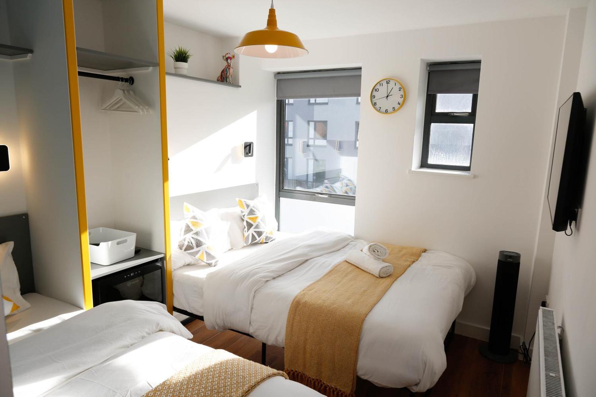 Alloggio in famiglia New Luxury In The Heart Of Next To Shops, Cafes, Bars & Metro With Shared Bathrooms Londra