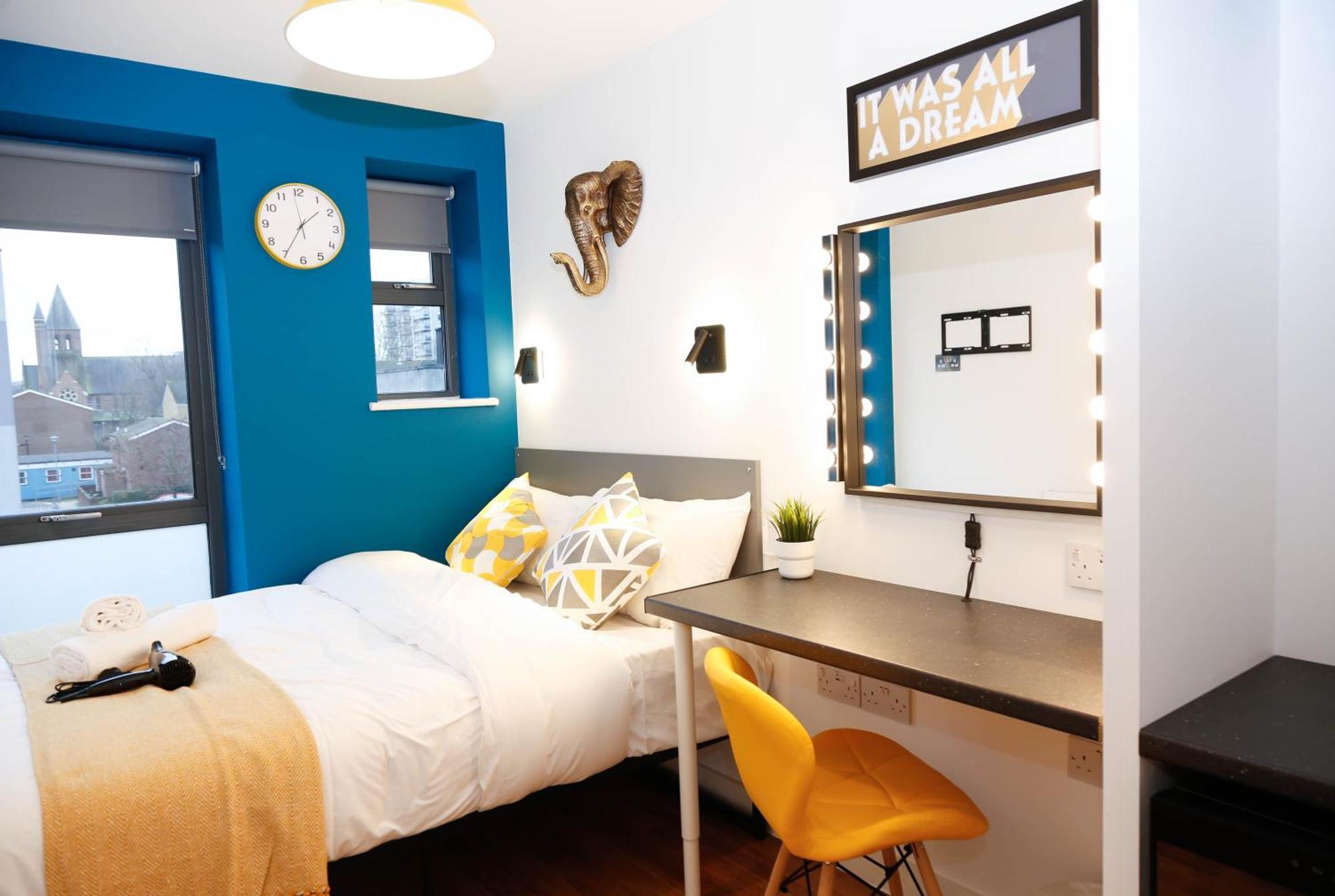 Alloggio in famiglia New Luxury In The Heart Of Next To Shops, Cafes, Bars & Metro With Shared Bathrooms