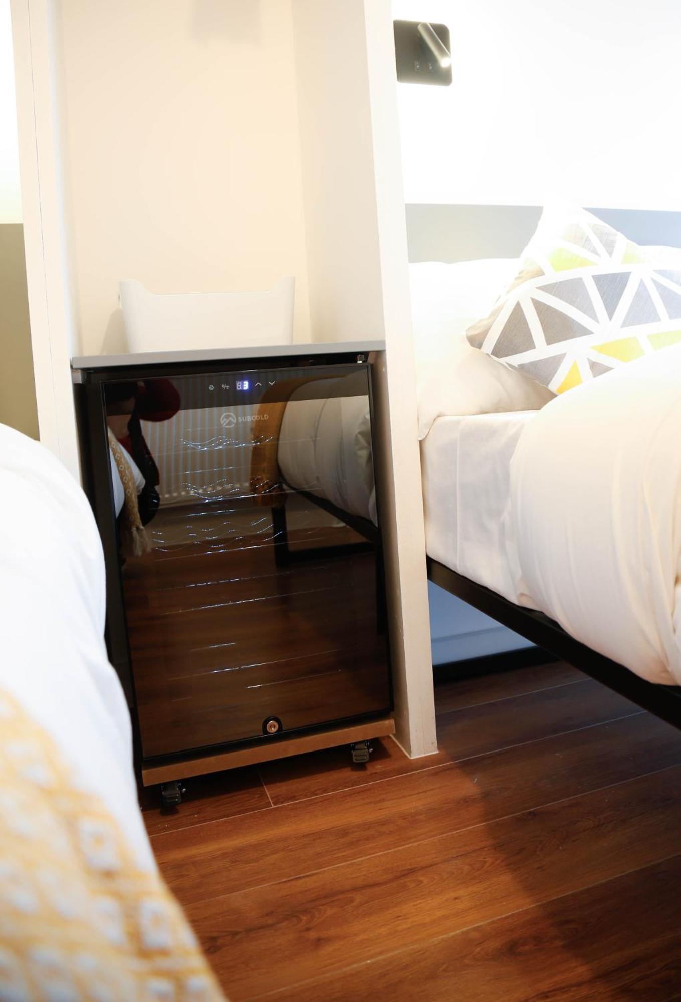 Alloggio in famiglia New Luxury In The Heart Of Next To Shops, Cafes, Bars & Metro With Shared Bathrooms
