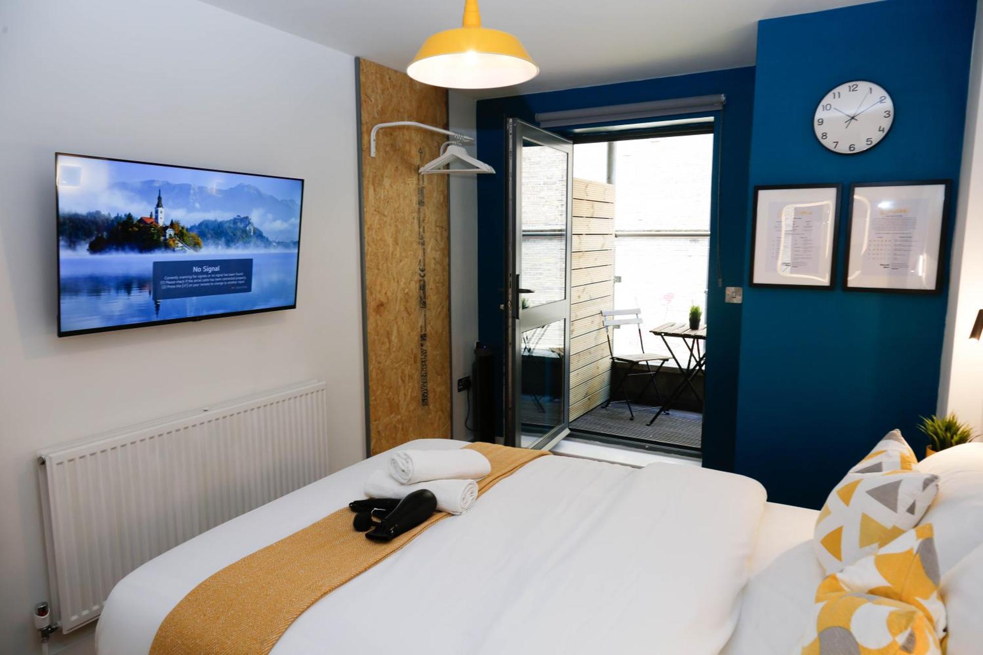 Alloggio in famiglia New Luxury In The Heart Of Next To Shops, Cafes, Bars & Metro With Shared Bathrooms Londra