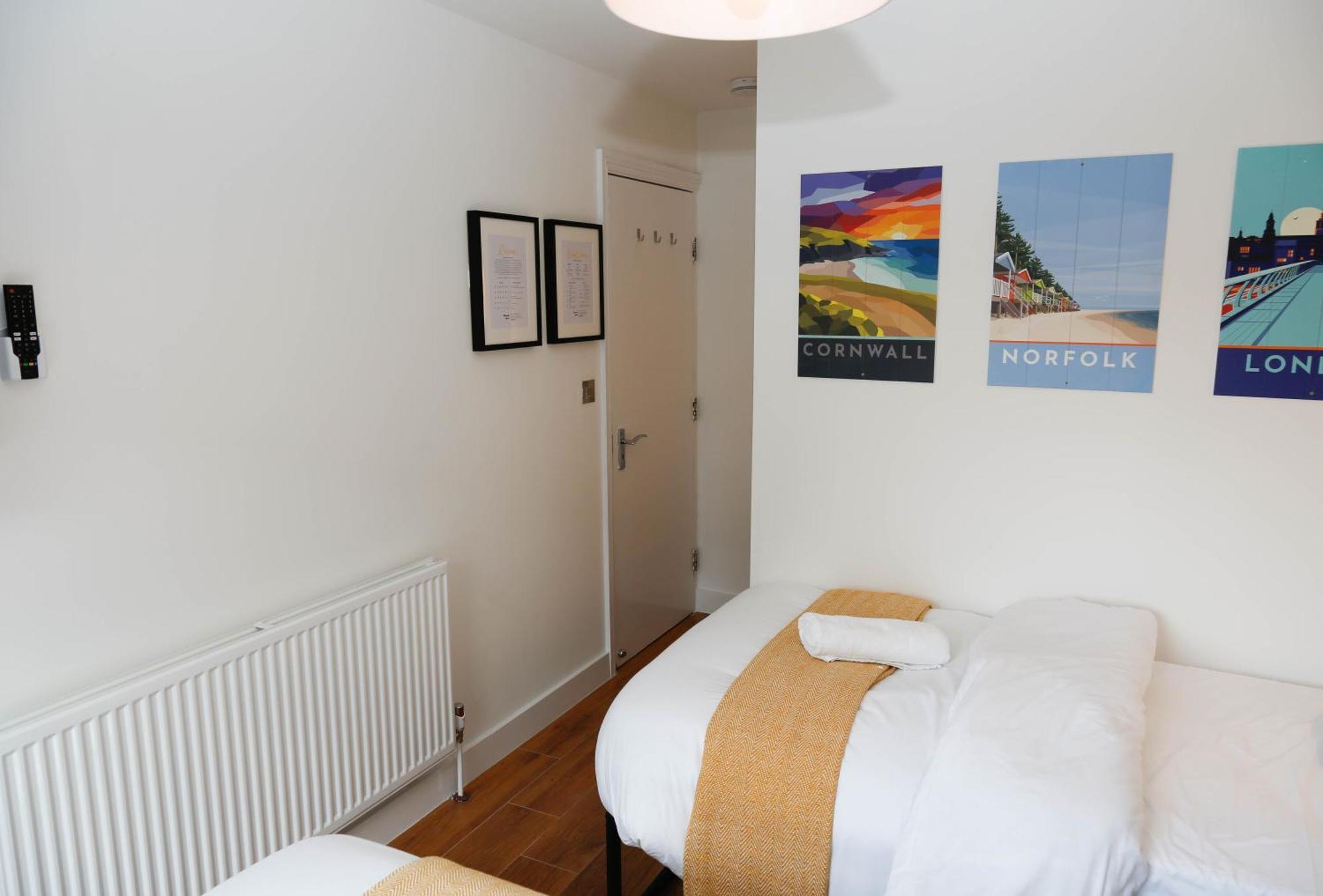Alloggio in famiglia New Luxury In The Heart Of Next To Shops, Cafes, Bars & Metro With Shared Bathrooms Londra
