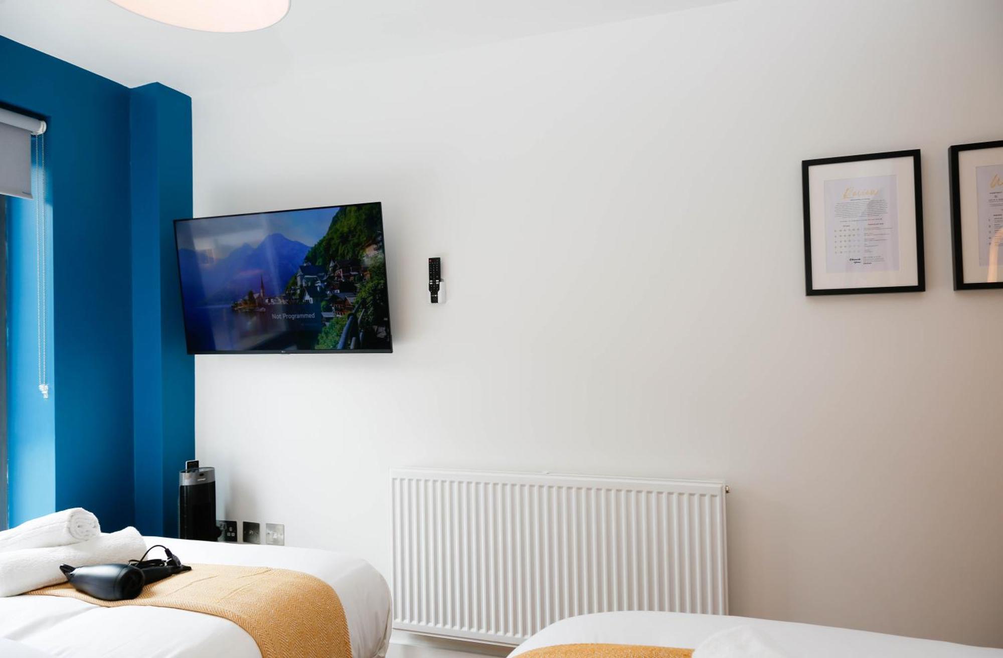 Alloggio in famiglia New Luxury In The Heart Of Next To Shops, Cafes, Bars & Metro With Shared Bathrooms