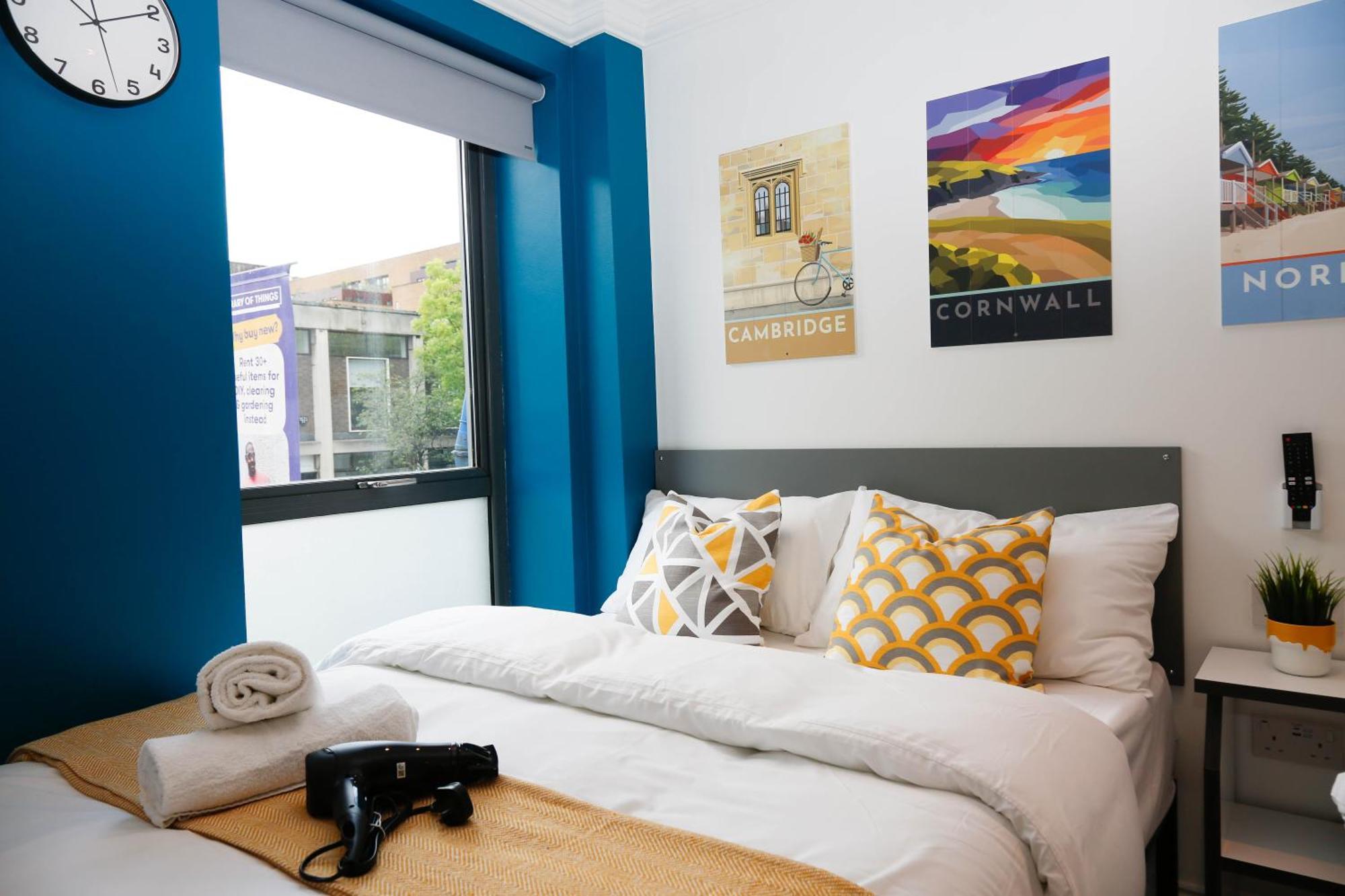 New Luxury In The Heart Of Next To Shops, Cafes, Bars & Metro With Shared Bathrooms Alloggio in famiglia *